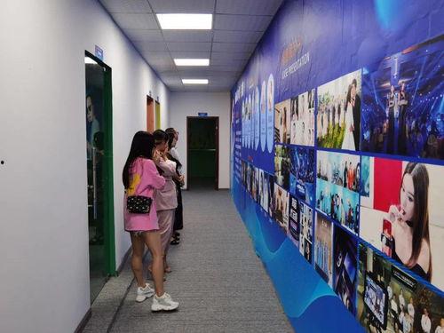 三乡镇网红坤哥,从田间地头到网络红人的蜕变之路